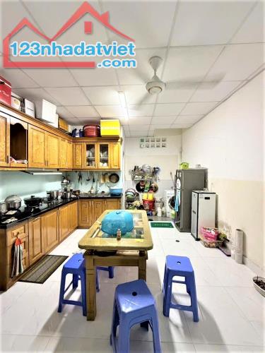 6 TỶ TL - NHÀ HOÀNG HOA THÁM P13 TÂN BÌNH - KẾ BÊN NHÀ GA T3 - 58M² 2 TẤM ĐÚC ĐẸP VUÔNG A4 - 1