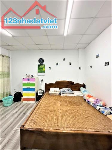 6 TỶ TL - NHÀ HOÀNG HOA THÁM P13 TÂN BÌNH - KẾ BÊN NHÀ GA T3 - 58M² 2 TẤM ĐÚC ĐẸP VUÔNG A4 - 2