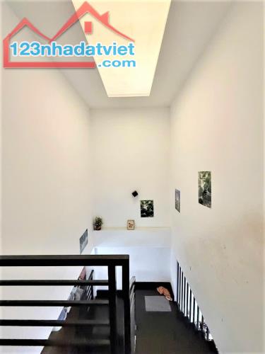 6 TỶ TL - NHÀ HOÀNG HOA THÁM P13 TÂN BÌNH - KẾ BÊN NHÀ GA T3 - 58M² 2 TẤM ĐÚC ĐẸP VUÔNG A4 - 4