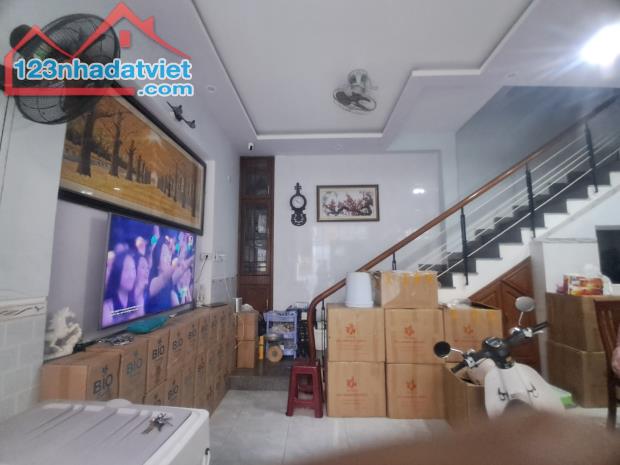 ♪Nhà Kiệt thẳng tắp sát Nguyễn Tất Thành, 2.5 tầng đúc rộng thoáng, 2.85 tỷ