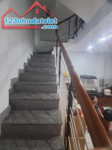 ♪Nhà Kiệt thẳng tắp sát Nguyễn Tất Thành, 2.5 tầng đúc rộng thoáng, 2.85 tỷ - 3