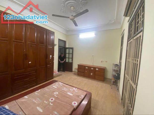 SIÊU PHẨM HOÀNG CẦU 52M CHỈ 13,5 TỶ – NHÀ ĐẸP – MẶT TIỀN QUYỀN LỰC – THOÁNG CÁCH MẶT PHỐ - 3