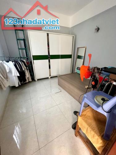 Nhà hẻm 6m xe hơi trước nhà Dạ Nam P2Q8 - 3