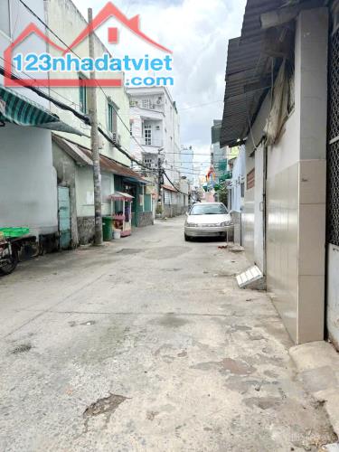 Nhà cấp 4 HXH quay đầu có sân oto đậu Hưng Phú P10Q8 - 1