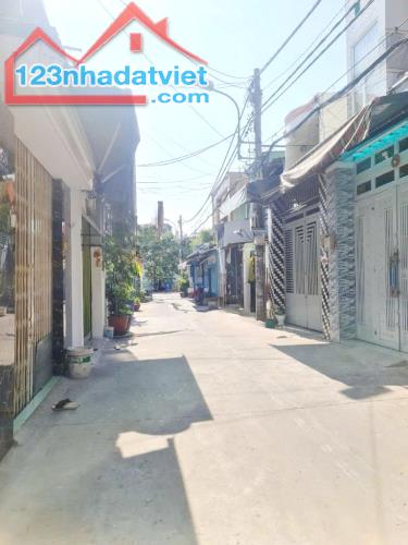Nhà cấp 4 HXH quay đầu có sân oto đậu Hưng Phú P10Q8 - 2