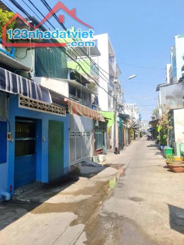 Nhà cấp 4 HXH quay đầu có sân oto đậu Hưng Phú P10Q8 - 3
