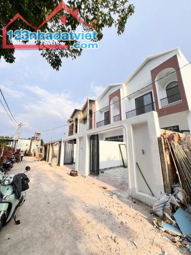 CHUYỂN CÔNG TÁC XA EM CẦN BÁN LẠI NHÀ 2 LẦU SHR CHỈ 700TR SỞ HỮU NGAY