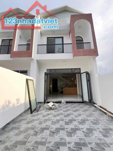 CHUYỂN CÔNG TÁC XA EM CẦN BÁN LẠI NHÀ 2 LẦU SHR CHỈ 700TR SỞ HỮU NGAY - 1