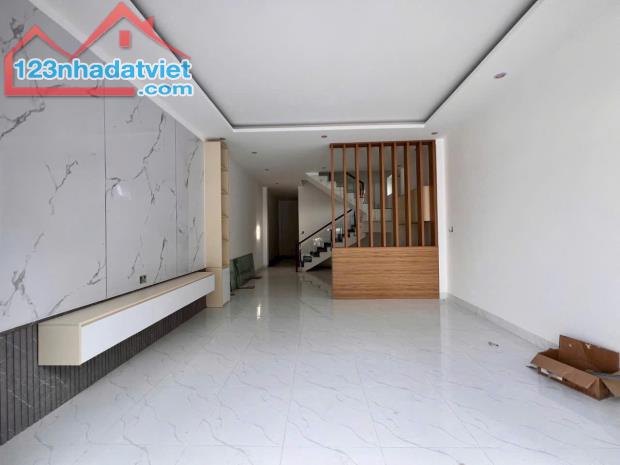 CHUYỂN CÔNG TÁC XA EM CẦN BÁN LẠI NHÀ 2 LẦU SHR CHỈ 700TR SỞ HỮU NGAY - 2