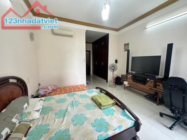 NGAY CỔNG VẠN PHÚC CITY, 4 TẦNG NỘI THẤT CAO CẤP ÔTÔ VÀO NHÀ 8,6X25 CHỈ 28 TỶ. - 1