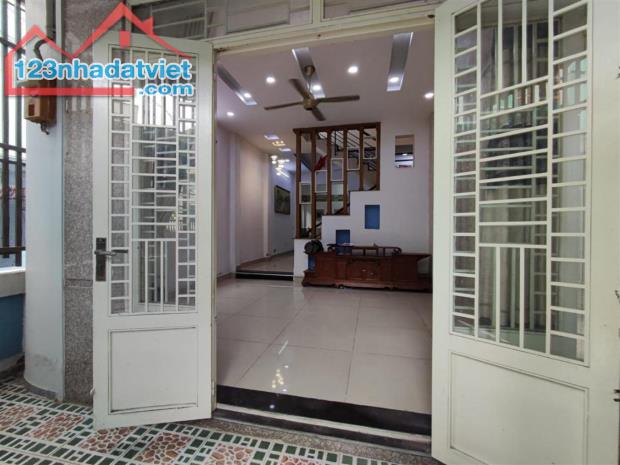 NHÀ ĐẸP - GIÁP CHỢ PHẠM VĂN BẠCH & QUANG TRUNG - HXH - DT 66M² - 3 TẦNG LẦU CHỈ 6.X TỶ - 1