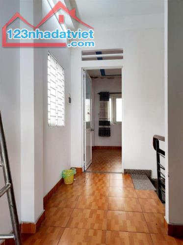 NHÀ ĐẸP - GIÁP CHỢ PHẠM VĂN BẠCH & QUANG TRUNG - HXH - DT 66M² - 3 TẦNG LẦU CHỈ 6.X TỶ - 4