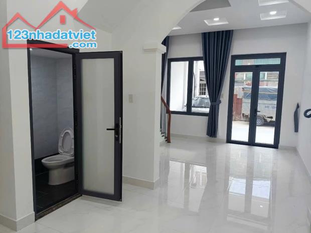 Giảm giá bán gấp Nhà đẹp đường Ngô Quyền, Đà Lạt giá 5.2 tỷ chỉ còn 4.6 tỷ