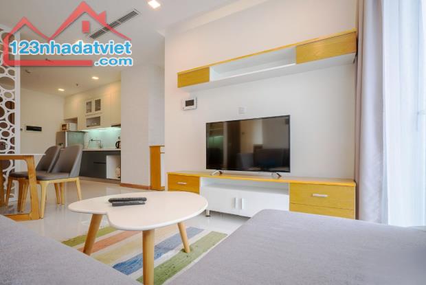 Vinhomes Central Park  Căn hộ 2PN sang trọng, sổ hồng riêng – Giá tốt chỉ 8.2 tỷ với