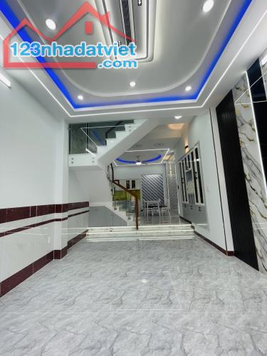 Cần bán gấp nhà 3 tầng, hẻm ô tô thông Đình Phong Phú Tăng Nhơn Phú B, 64m2, chỉ 7 tỷ X