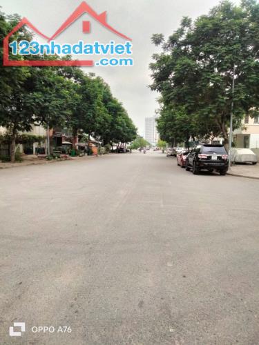 🏘️ DV  : ĐỒNG ĐẾ - DƯƠNG NỘI - HÀ ĐÔNG - VỈA HÈ RỘNG - GIÁ CHỈ CÓ 13,4  tỷ   50m