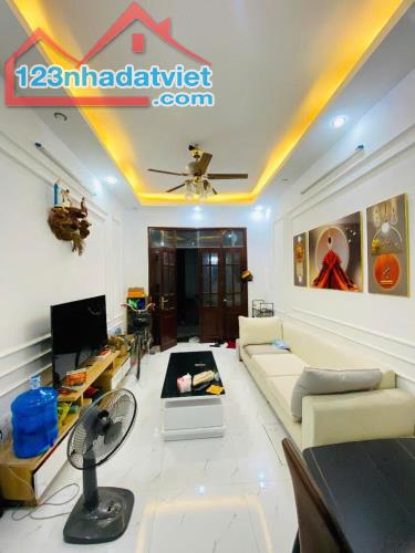 CẦN BÁN GẤP NHÀ PHỐ TÂN MAI HOÀNG MAI BA GÁC ĐỖ CỬA 32M 5 TẦNG GIÁ NHỈNH 6 TỶ - 1