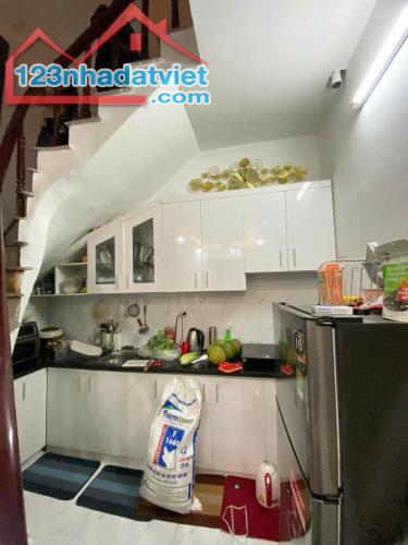 CẦN BÁN GẤP NHÀ PHỐ TÂN MAI HOÀNG MAI BA GÁC ĐỖ CỬA 32M 5 TẦNG GIÁ NHỈNH 6 TỶ - 2