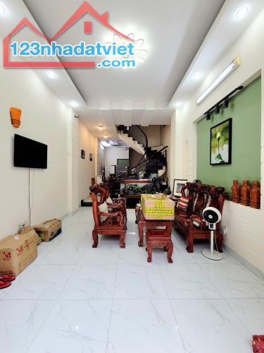 Nhà đẹp mới xây 5PN, Ngay Phạm Văn Đồng, sát Bình Thạnh – Chỉ 6 tỷ hơn