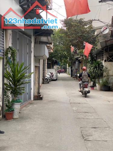 B.á.n đất Ba La, mặt ngõ ô tô 7 chỗ đánh võng GIÁ chỉ 1.48 tỷ - 1