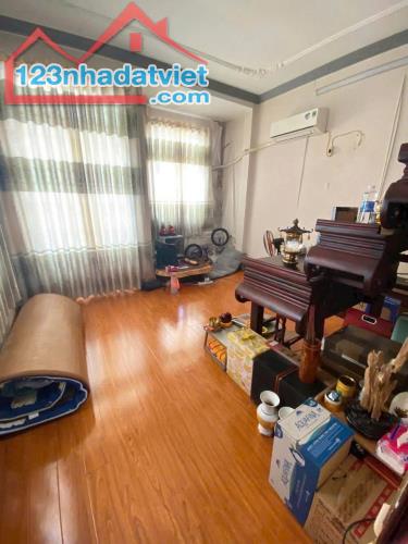 CHÍNH CHỦ BÁN GẤP NHÀ  MẶT TIỀN 2 LẦU GIÁ 1TỶ270TRIỆU - NGAY SAU LƯNG CHỢ BÌNH CHÁNH ĐANG - 4
