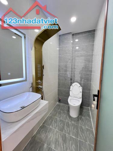 CHÍNH CHỦ BÁN GẤP NHÀ  MẶT TIỀN 2 LẦU GIÁ 1TỶ270TRIỆU - NGAY SAU LƯNG CHỢ BÌNH CHÁNH ĐANG - 5