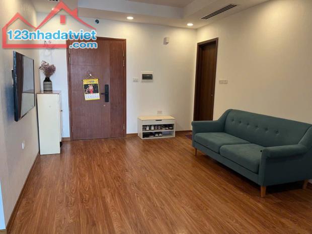 Bán chung cư Hà Nội Center Point ngã tư Hoàng Đạo Thúy 81m 3PN ban công ĐN có lốt ô tô - 1