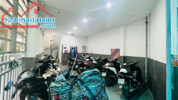 CCDV Pháo Đài Láng 9 Phòng DT 50tr/th Dt 52m2 5 tầng mặt tiền 4.6m Giá 12 tỷ - 4