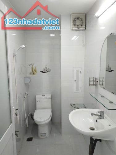 Cho nữ thuê Phòng trọ Q.Bình Thạnh, 25m2 mới đẹp, ban công, cửa sổ, hẻm 7m. Giá rẻ nhất kh - 3