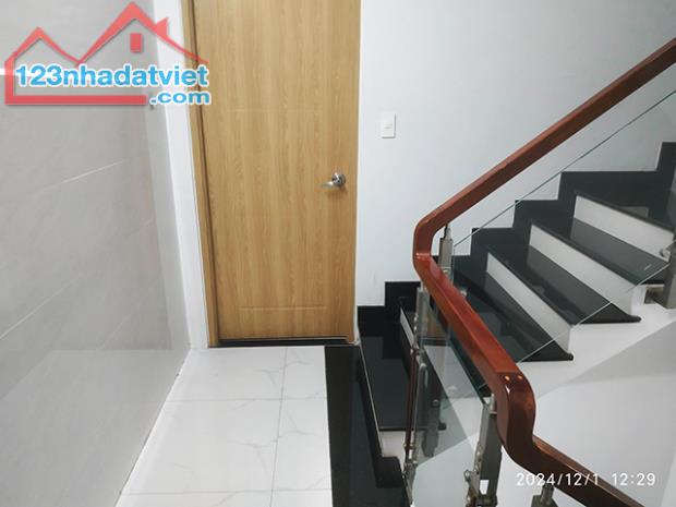 Cho nữ thuê Phòng trọ Q.Bình Thạnh, 25m2 mới đẹp, ban công, cửa sổ, hẻm 7m. Giá rẻ nhất kh - 4