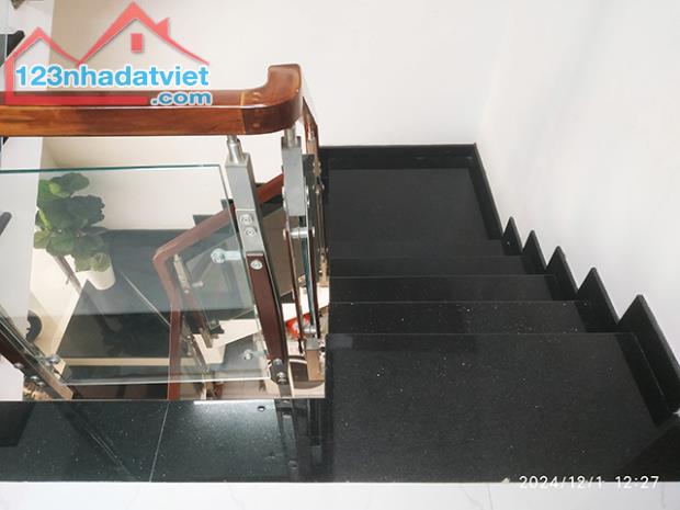Cho nữ thuê Phòng trọ Q.Bình Thạnh, 25m2 mới đẹp, ban công, cửa sổ, hẻm 7m. Giá rẻ nhất kh - 5