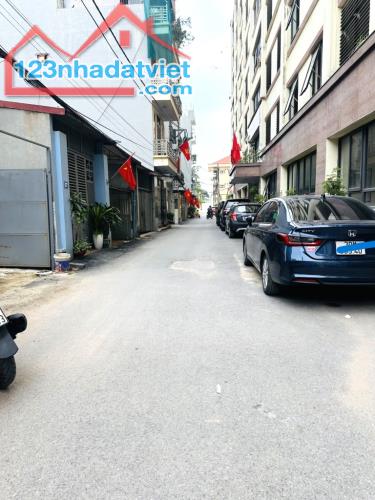 NHÀ DÂN XÂY LAI XÁ,Ô TÔ TRÁNH,PHÂN LÔ,82m2,3T,CHỈ 10,3 TỶ - 4