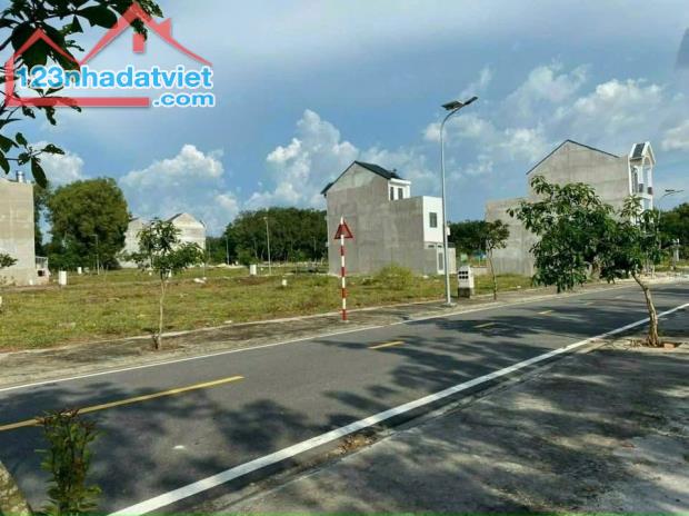 Chính chủ cần bán đất ngay KCN Vsip  đường Dt742 giá rẻ