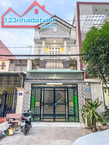 CHÍNH CHỦ KẸT TIỀN CẦN BÁN GẤP NHÀ Ở CHỢ BÌNH CHÁNH. CHO THUÊ 15TR/THÁNG. GIÁ 1.3 TỶ
