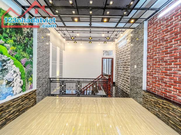 CHÍNH CHỦ KẸT TIỀN CẦN BÁN GẤP NHÀ Ở CHỢ BÌNH CHÁNH. CHO THUÊ 15TR/THÁNG. GIÁ 1.3 TỶ - 1