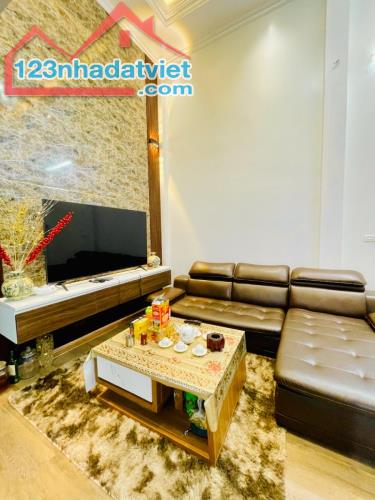 CĂN DUY NHẤT 3 TẦNG 38M2,NGÕ Ô TÔ ,THOÁNG 2 MẶT-TRUNG TÂM HAI BÀ TRƯNG SỔ ĐẸP GIÁ CHỈ 4.1 - 2