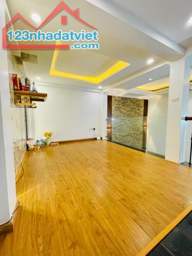 CĂN DUY NHẤT 3 TẦNG 38M2,NGÕ Ô TÔ ,THOÁNG 2 MẶT-TRUNG TÂM HAI BÀ TRƯNG SỔ ĐẸP GIÁ CHỈ 4.1 - 5