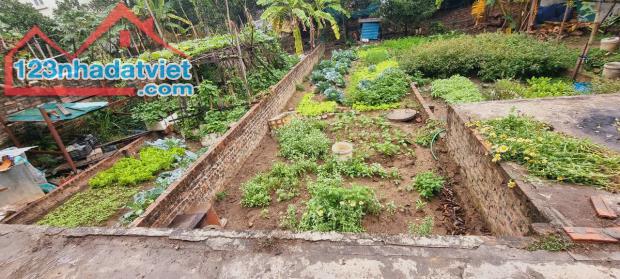 Tài chính nhỏ 2,3 tỷ. Thôn Đoài, Việt Hùng, cách thị trấn 1km. 44m2.