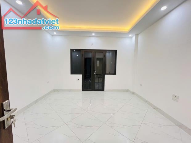 SỐC – NHÀ ĐẸP TRUNG TÂM KHÂM THIÊN – 34M² x 4 TẦNG – NGÕ NÔNG – GIÁ CHỈ 5.5 TỶ - 2