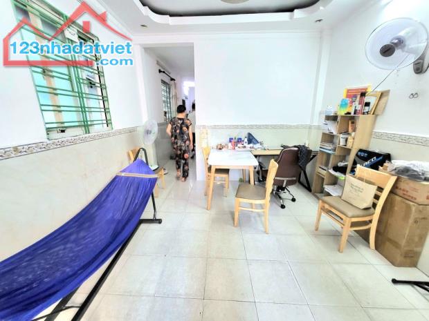 KẸT TIỀN BÁN GẤP – NHÀ LÔ GÓC 2 MẶT TIỀN, DIỆN TÍCH KHỦNG 44M², NGANG GẦN 4M – GIÁ CHỈ 6