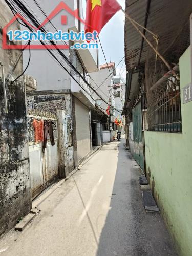 Cần bán nhà cấp 4 ở phố Ngô Quyền, quận Hà Đông, lô góc ô tô qua nhà
