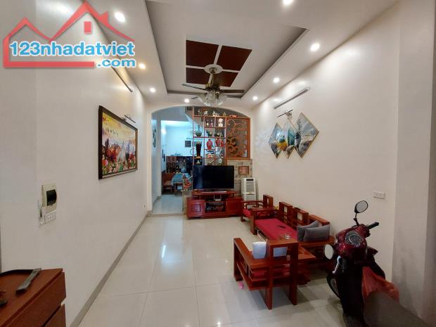 Hơn 4 tỷ nhà Dân xây cạnh Nhổn, ô tô 7 chỗ đỗ cửa, 5 ngủ - 1