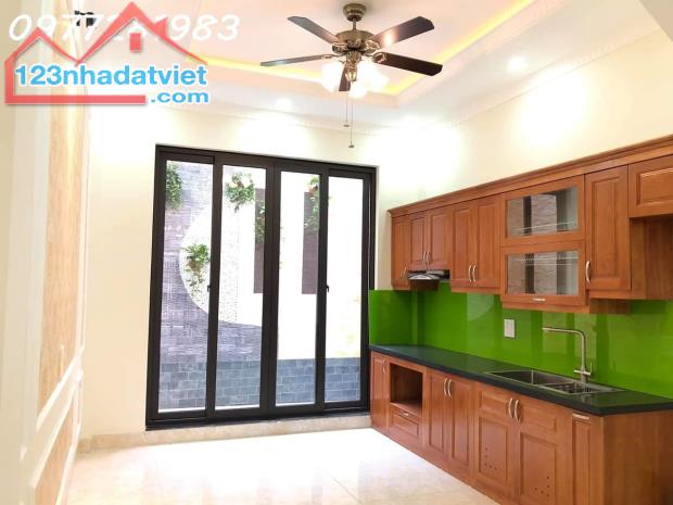 Nhà dân xây Trịnh Văn Bô Kéo dài ô tô 7 chỗ đỗ cửa, giá 4.7 tỷ - 3
