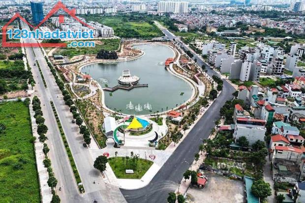 bán mảnh đất Long Biên, 180m, mặt tiền 8m, vỉa hè, 2 container tránh nhau, full thổ cư