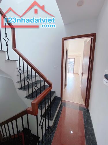 Bán Nhà Quang Tiến - Oto 20m - Vị trí thuận lợi - 2