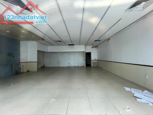Bán chung cư 36 Phạm Hùng - Vị trí thuận lợi