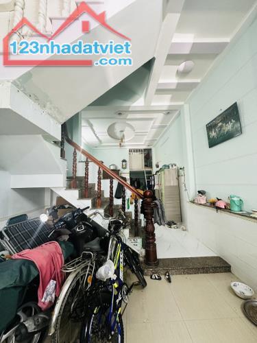 Chỉ 4.39 tỷ giao chìa khóa nhà 4 tầng đẹp 4x17m, Trần Văn Mười.