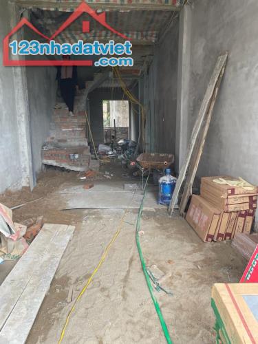 BÁN NHÀ LIÊN MẠC – BẮC TỪ LIÊM – 5 TẦNG MỚI ĐẸP – GIÁ 5.4 TỶ  • Diện tích: 32m² (sổ đỏ) - 4