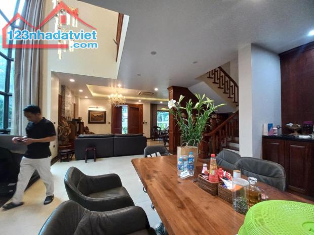 BÁN BIỆT THỰ VIP KĐT MỸ ĐÌNH - HÀ NỘI - DT 200M2 - 4 TẦNG - 4