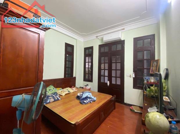 Bán nhà Dương Quảng Hàm, Cầu Giấy 42m2 x 5 tầng, giá 8,1 tỷ, cực gần phố - 1